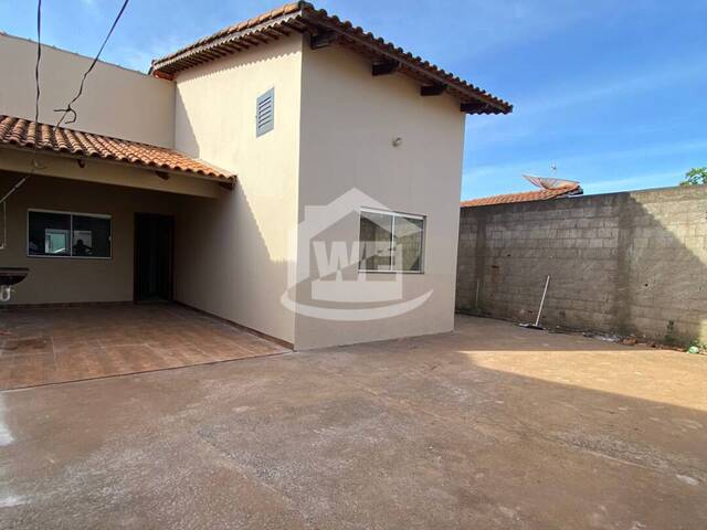 #1013 - Casa para Venda em Itumbiara - GO - 1